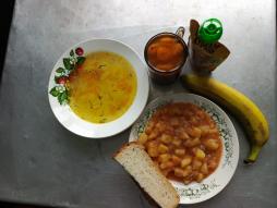 Неделя витаминизации 17.09.2025 Суп картофельный с крупой, жаркое по-домашнему, компот из сухофруктов, хлеб ржаной, хлеб пшеничный, банан, фруктовое пюре